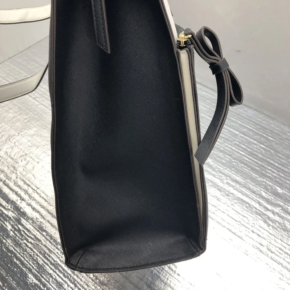 Liz Claiborne lined shoulder‎ bag faux leather laptop compartment Black and Beig